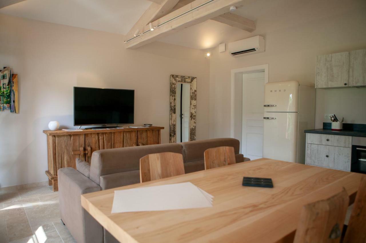 Les Pins De L'escalet Homestay *